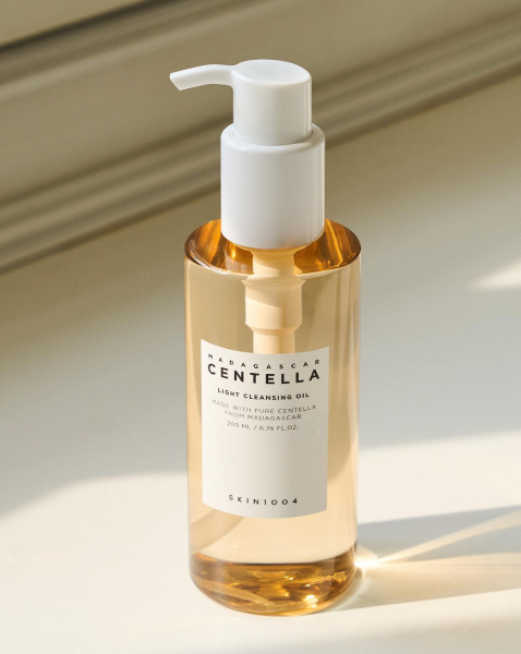 [現貨] SKIN1004 積雪草輕潤卸妝油｜Madagascar Centella Light Cleansing Oil 200ml — 溫和卸妝・毛孔淨化・敏感肌專用・韓國人氣卸妝油